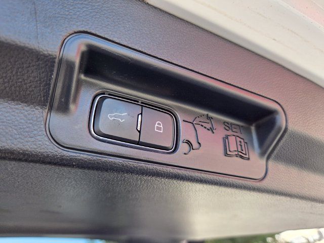 Used 2022 Ford Explorer Limited w/ Equipment Group 301A RWD image 16