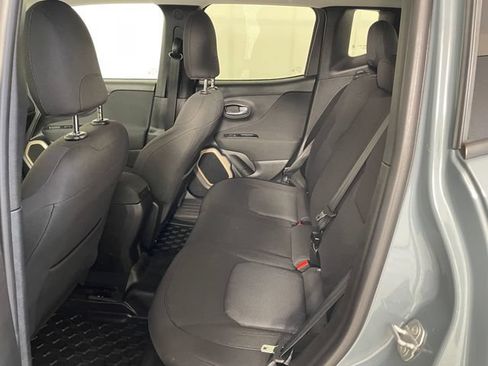 Used 2017 Jeep Renegade Latitude FWD image 16