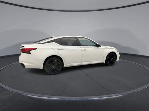 Used 2022 Nissan Altima 2.5 SR w/ Midnight Edition Package image 8