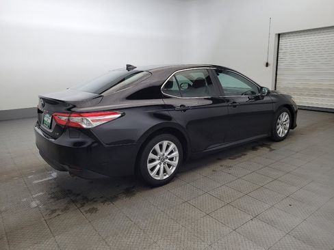 Used 2019 Toyota Camry LE image 10