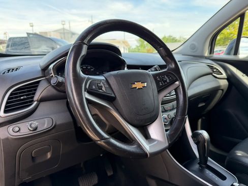 Used 2022 Chevrolet Trax LT w/ Driver Confidence Package AWD/4WD image 10