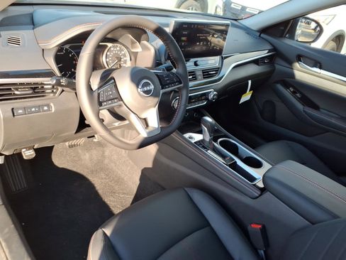 New 2025 Nissan Altima 2.5 SR w/ SR Premium Package image 9