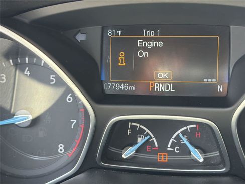 Used 2018 Ford Focus SE w/ SE Appearance Package FWD image 19