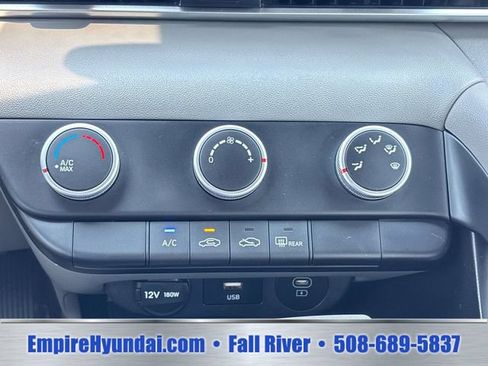 Certified 2024 Hyundai Elantra SE FWD image 22