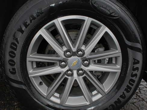 Used 2023 Chevrolet Traverse LT image 11