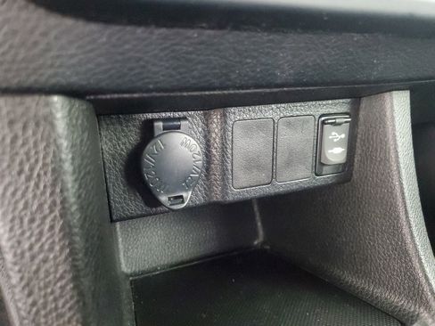 Used 2015 Toyota Corolla LE image 18