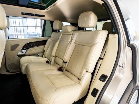 Used 2023 Land Rover Range Rover Long Wheelbase SE image 56