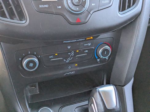 Used 2016 Ford Focus SE image 25