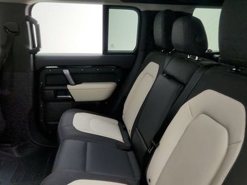Used 2024 Land Rover Defender 110 X-Dynamic SE AWD/4WD image 39