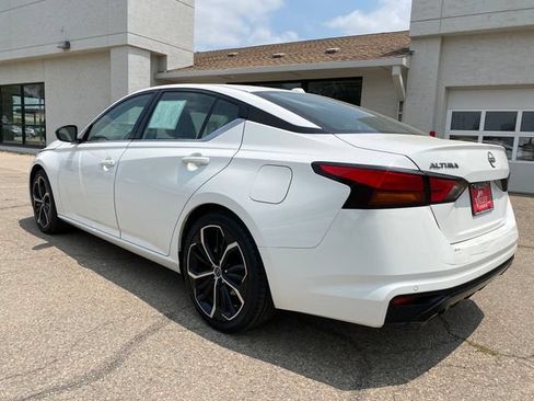 Used 2024 Nissan Altima 2.5 SR FWD image 3