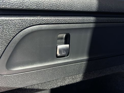 Used 2022 Mercedes-Benz GLC 300 GLC 300 image 30