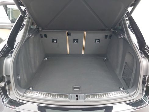 Certified 2026 Porsche Macan image 14