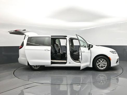 Used 2024 Chrysler Pacifica Touring-L FWD image 66