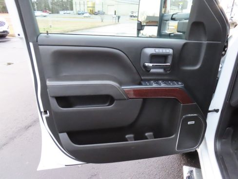 Used 2017 GMC Sierra 1500 SLT w/ Enhanced Driver Alert Package image 15