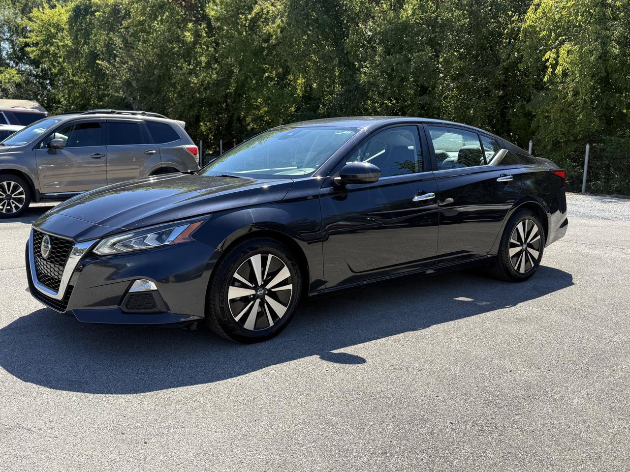 Used 2021 Nissan Altima 2.5 SV FWD image 2