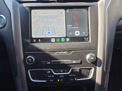 Used 2019 Ford Fusion SE image 13