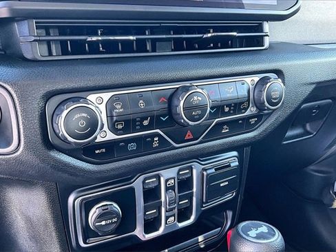 Used 2024 Jeep Wrangler Unlimited w/ Convenience Group image 20