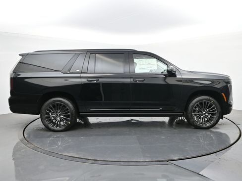 New 2026 Cadillac Escalade ESV Platinum Sport AWD/4WD image 6