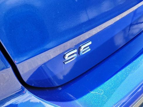 Used 2024 Volkswagen Taos SE FWD image 5