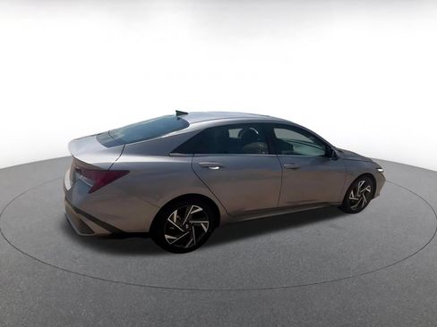 Used 2025 Hyundai Elantra Limited FWD image 15