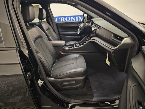 New 2025 Jeep Grand Cherokee 4WD image 30