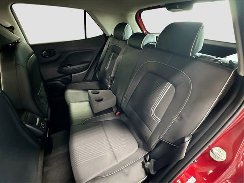 Used 2024 Hyundai Venue Limited image 23