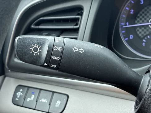 Used 2020 Hyundai Elantra SEL image 27