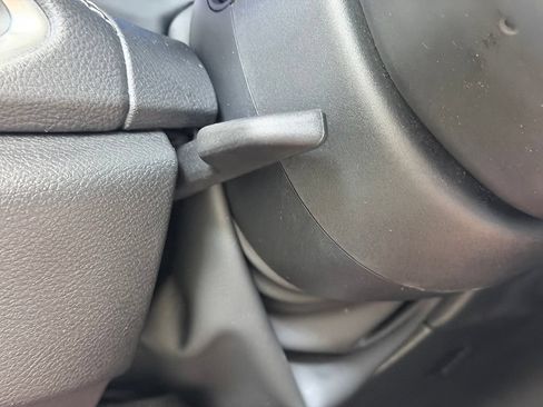Used 2025 Chrysler Pacifica Limited FWD image 40