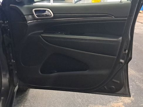 Used 2020 Jeep Grand Cherokee Limited w/ Luxury Group II image 31