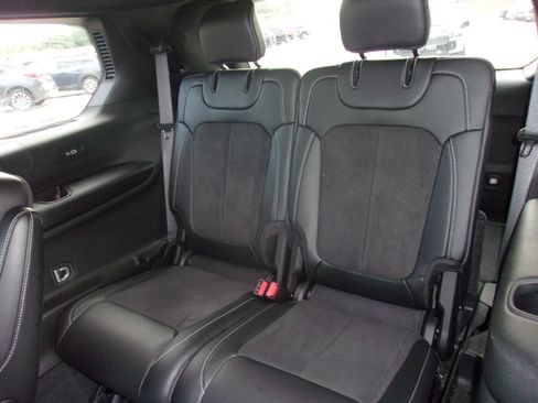 Used 2024 Jeep Grand Cherokee L Altitude AWD/4WD image 19