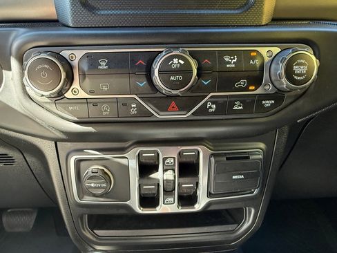 Used 2021 Jeep Wrangler Willys image 24