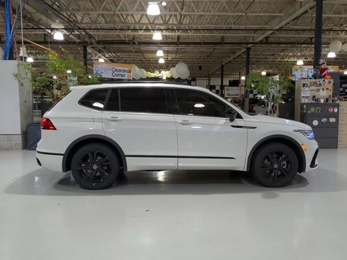 Used 2024 Volkswagen Tiguan SE R-Line AWD/4WD image 7