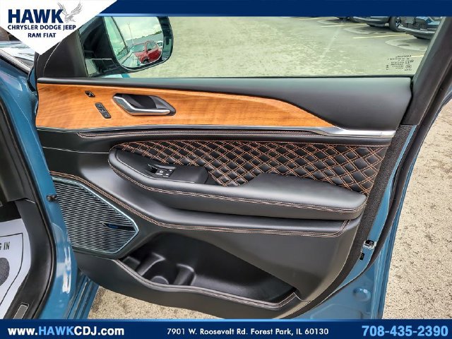 Certified 2026 Jeep Grand Cherokee L Summit w/ Advanced Protech Group IV AWD/4WD image 32