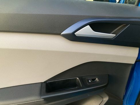 Used 2024 Volkswagen Taos SE image 12