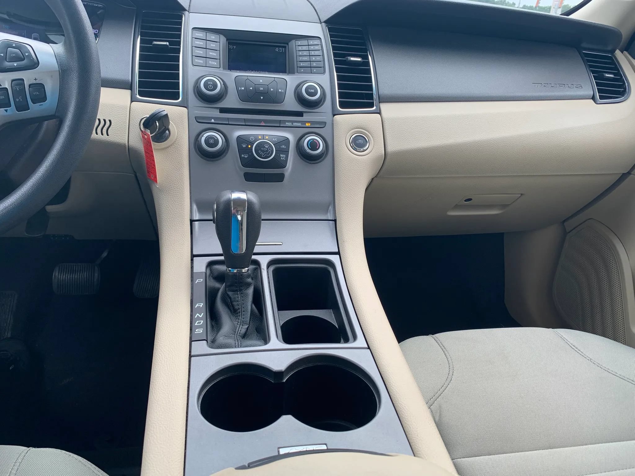 Used 2019 Ford Taurus SE FWD image 15
