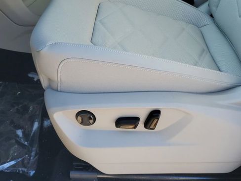 New 2026 Volkswagen Atlas SE image 13