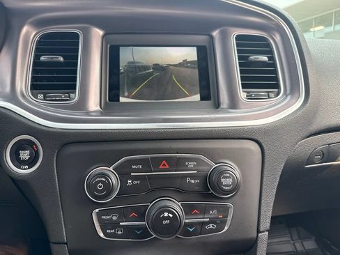 Used 2020 Dodge Charger SXT RWD image 13