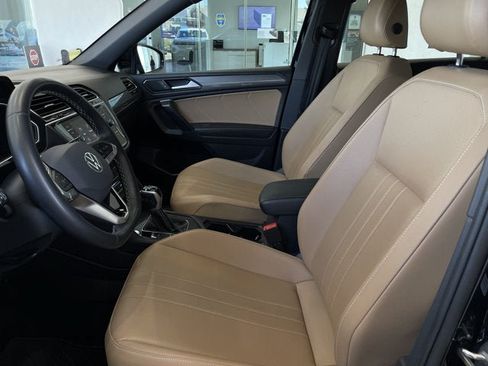 Used 2024 Volkswagen Tiguan SE FWD image 13