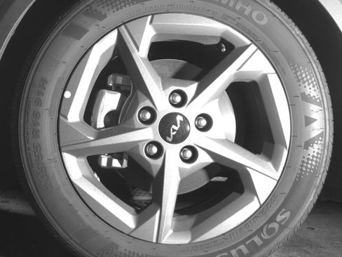 Used 2025 Kia K4 LXS image 12