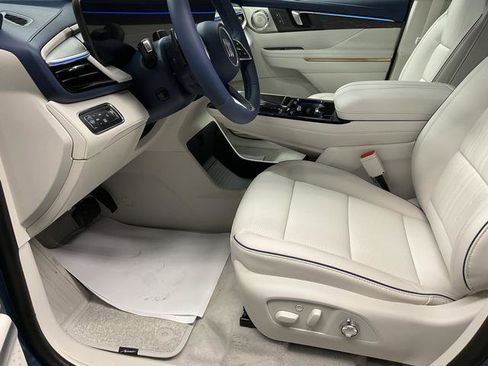 New 2026 Buick Enclave Avenir image 8