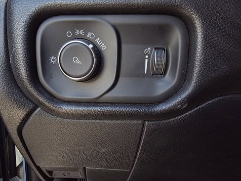 Used 2024 RAM 2500 Tradesman w/ Chrome Appearance Group image 13