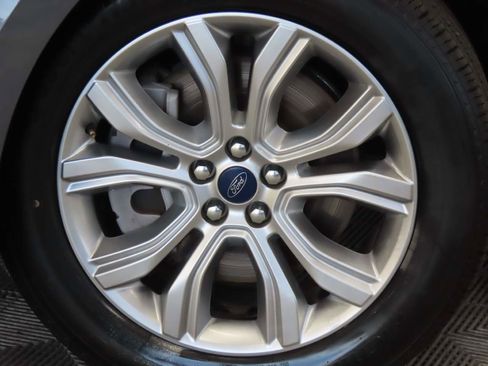 Used 2022 Ford Edge Titanium w/ Equipment Group 301A image 7