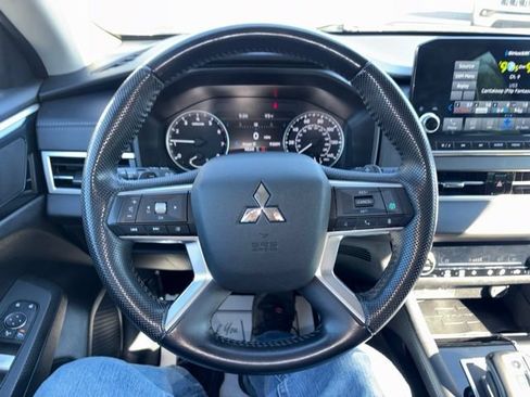 Used 2023 Mitsubishi Outlander SE AWD/4WD image 10