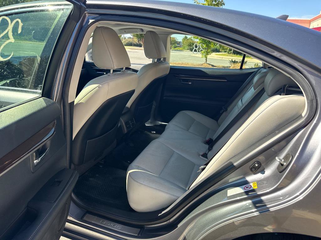 Used 2013 Lexus ES 350 w/ Luxury Pkg FWD image 3