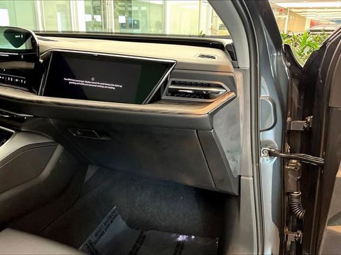 Certified 2025 Audi Q5 Prestige image 18