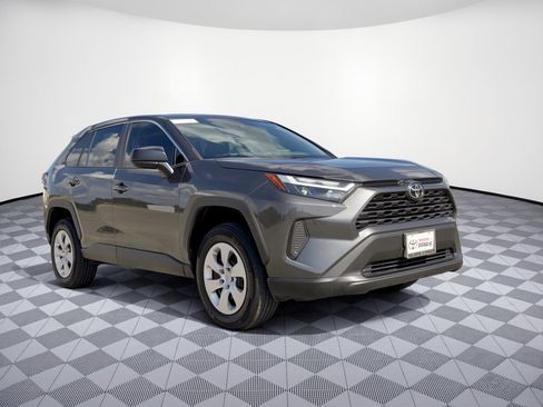Used 2023 Toyota RAV4 LE FWD image 7