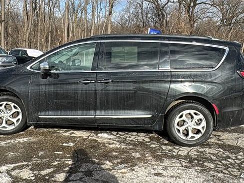 Used 2022 Chrysler Pacifica Limited image 6