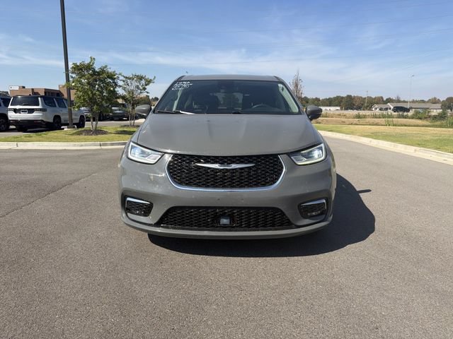 Used 2023 Chrysler Pacifica Touring-L FWD image 8