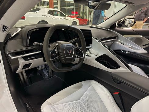 Used 2024 Chevrolet Corvette Stingray Premium Conv w/ Z51 Performance Package image 32