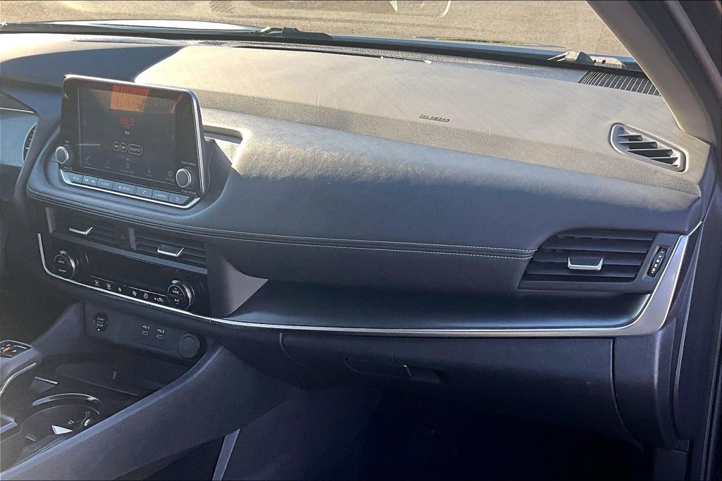 Used 2025 Nissan Rogue SV AWD/4WD image 17